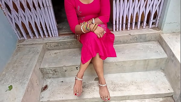 Convinse la prostituta del bordello per 500 rupie e si fece scopare succhiandogli il pene