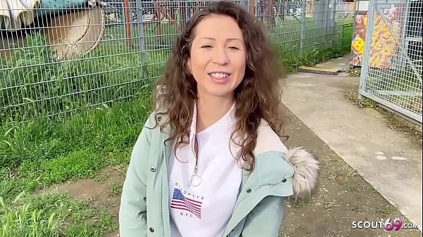 GERMAN SCOUT - ANAL DEFLORATION SEX FÜR JULIA BACH MIT LOCKIGEM HAAR BEIM PICKUP CASTING