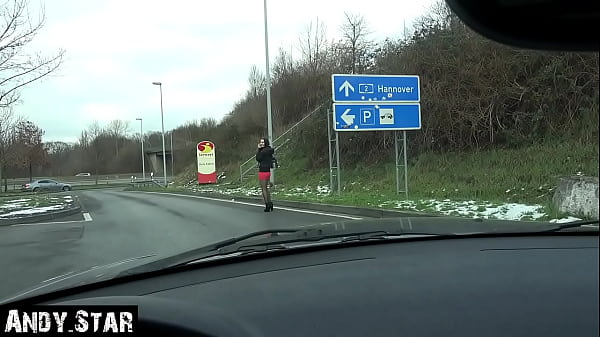 Süßes Teenie-Mädchen hat Spaß im Teenageralter