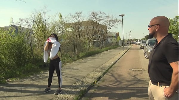 Geiler, hässlicher alter Kerl fickt jungen 18-Jährigen für Instagram-Ruhm