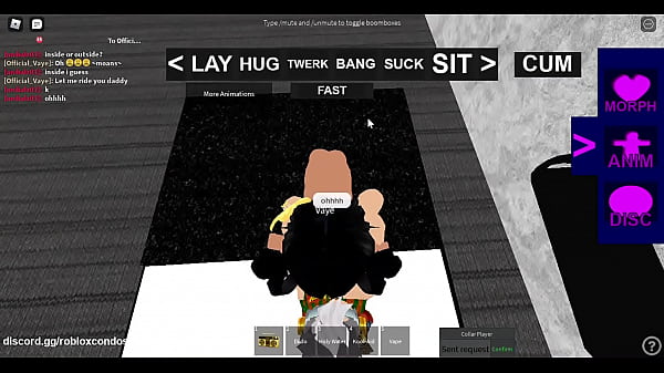 Süßes junges Mädchen hat Spaß