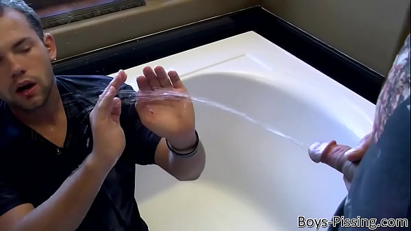 Il simpatico fondo gay Preston Ettinger ha fatto pipì e scopato in un'orgia