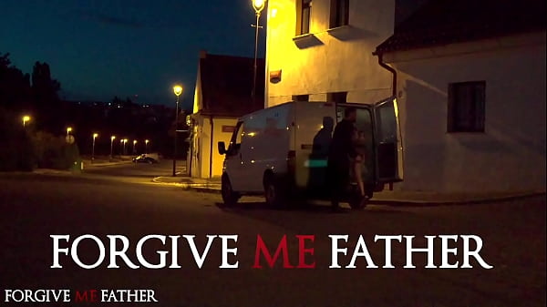 DEVIANTE - Amadora baixinha europeia desconhecida com uma bunda grande e grossa em um vestido sexy de verão convencida a fazer uma entrevista na parte de trás de uma van desonesta e concorda em chupar e suar fodendo um pau enorme por dinheiro