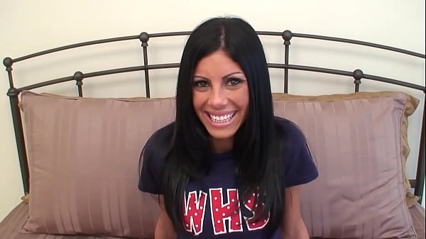 Shaved_pussy adolescente se apresenta - safado