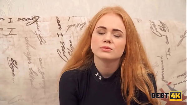 DEBT4k. La fille n'_a pas d'_argent pour payer une dette et le collectionneur la baise