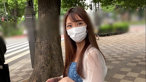 人気レースクイーンと裏引きお忍びセックス！スレンダーな褐色肌がエロい曲線美に、ツンと張った乳首の感度は高めで大興奮！ 手マンで焦らされた滴る膣に挿入！ https://bit.ly/3EygwQy