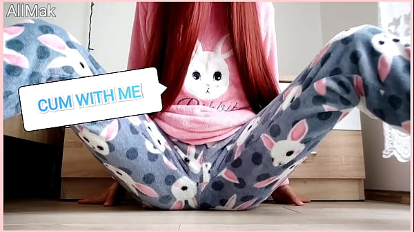 एशियाई पतला किशोर पजामा में हस्तमैथुन | मुंडा बिल्ली कमिंग