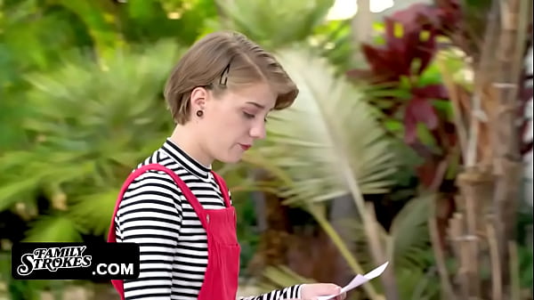 Incredibile ragazza teenager posa in sborrata