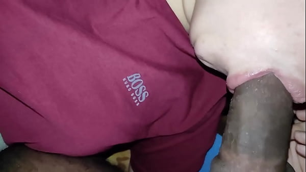 Je baise ma jolie fille quand il n'y a personne à la maison, je lui mets ma bite dans la bouche pendant qu'elle fait une sieste, puis je la baise sans qu'elle puisse me voir