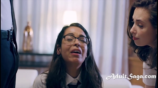 Cute Teen Girl si esibisce in un'adolescente