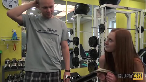 CACCIA4K. I contanti dalle tasche dei cacciatori sono abbastanza carini per comprare la figa di Linda Sweet