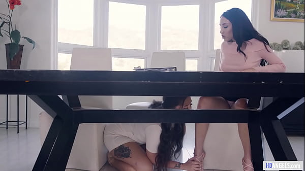 लेस्बियन वेडिंग प्लानर जोड़े की मदद कर रहा है - लीना पॉल, जेड बेकर, जिया पेगे - गर्ल्सवे