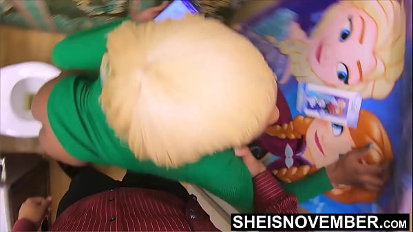 HD Tôi Đã Làm Con Gái Bước Của Tôi Ra khỏi nhà vệ sinh để đụ tôi, Đứng POV Hardcore Doggystyle Cận cảnh bởi cô ấy bước đi cha có sừng Con gà trống lớn, Cô gái da đen tóc vàng nóng bỏng gợi cảm Sheisnovember Bắt quan hệ tình dục thô bạo dựa vào tường Đứng trên Msnovember