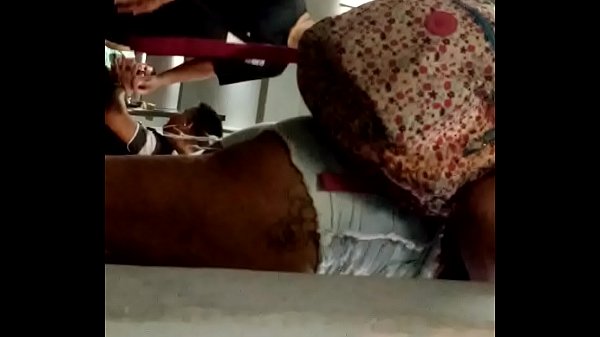 Bela Adolescente brinca adolescente