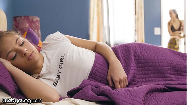 WebYoung 我淘气的 18 岁女友偷偷溜进剪刀