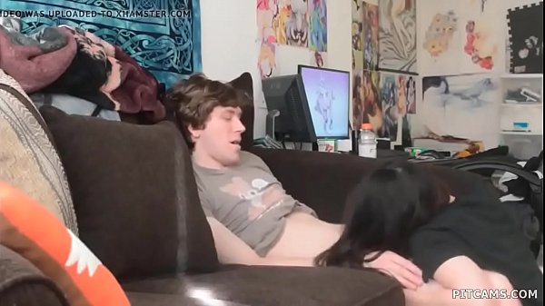 Scopando la figa bagnata della mia sorellastra