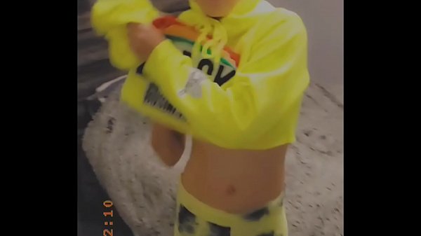 Conocí a una pequeña adolescente blanca en la protesta de BLM y me chupó la polla para compensar