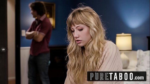 La jeune blonde Ivy Wolfe's pour la première fois avec son beau-cousin