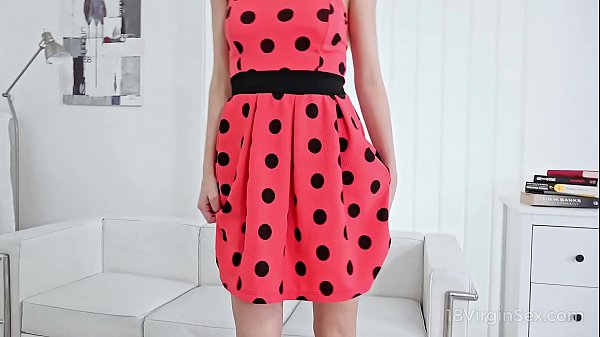 18 Virgin Sex - Una dolce ragazza fa il suo primo pompino per diventare famosa