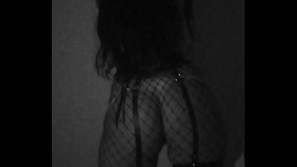 Hotwife dançando no Helloween Trick or Treat