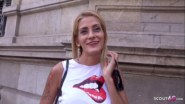 La bellissima teenager si diverte da adolescente