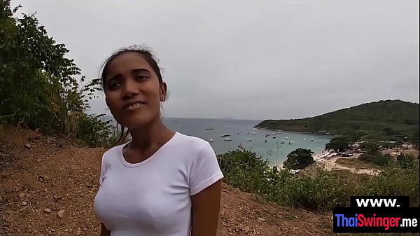 感性的年轻女孩有乐趣