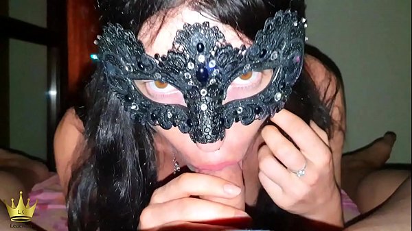 La ragazza sexy non vede l'ora di scopare i suoi genitori nella stanza accanto - Leaeken ITA