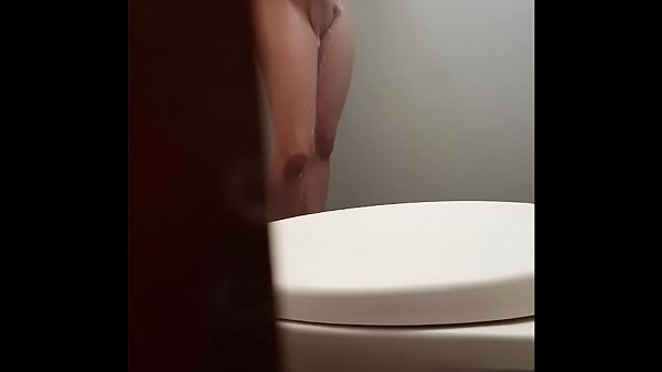 Sehen Sie sich das verspielte Teenie-Video an