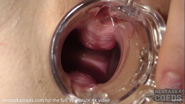 Die sexy Krankenschwester Riki Gyno-Spekulum spielt die klaffende Ingwer-Muschi mit Nahaufnahmen der Muschiwände