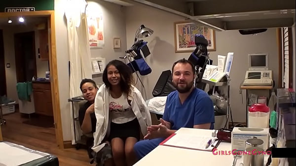 Gorgeous Teen Girl enjoys herself in lesbian