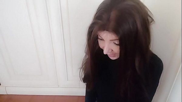 une superbe italienne avoue ses péchés et le curé de la paroisse