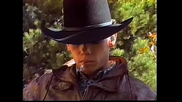 Der fiese Lederjunge Kurt Stromm lädt den erfahrenen Cowboy Tyler Douglas ein, sich auf den Rücken zu schleichen