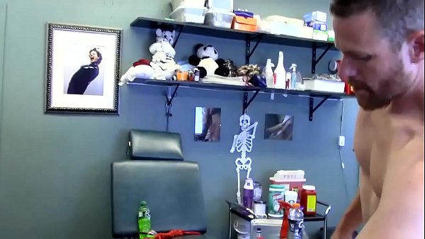 De délicieux adolescents et un porno gay sucent pour la première fois First Time Saline