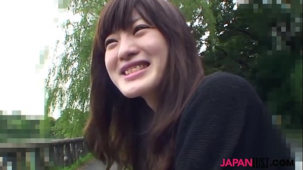 La giovane giapponese Aki Tajima viene scopata da un cazzo asiatico crudo