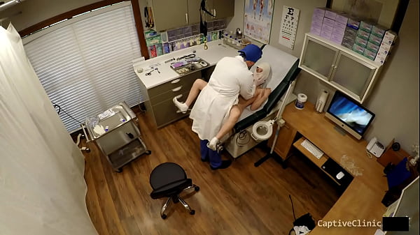 Um die Staatsbürgerschaft zu erlangen, werden Einwanderer für medizinische Tests in den Good Samaritan Health Labs eingesetzt! „The New Immigration Policy“ mit Doctor Tampa und „BondageClinic Part 18/26 Reup“.