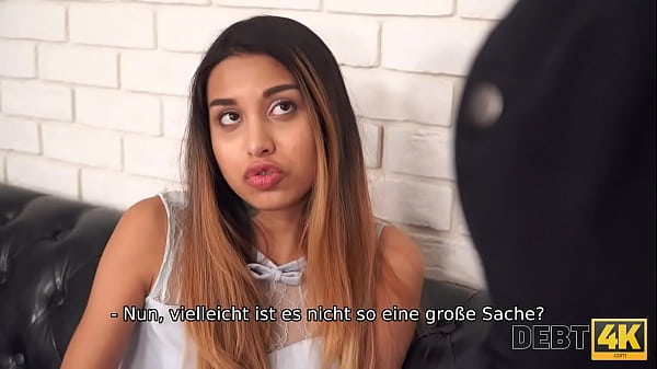 SCHULDEN4k. Als die Person Schulden macht, beschließt das Model, sie zu verführen