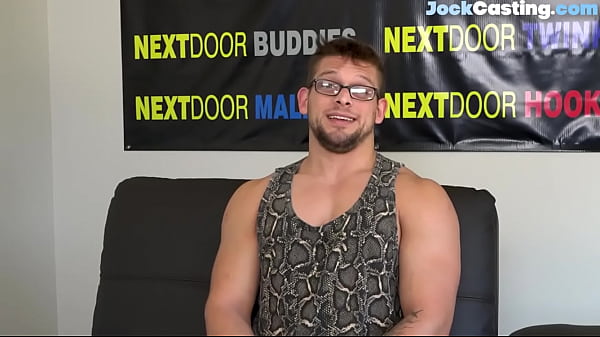 Guarda il giocoso video amatoriale per adolescenti