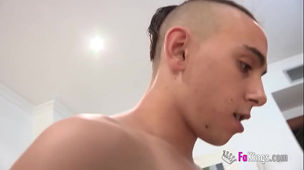 Montse vuole provare il grosso cazzo del figliastro