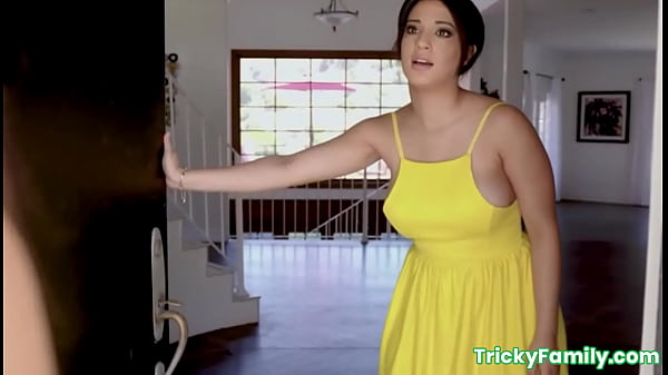 La sorellastra adolescente Kylie Rocket sbattuta forte dal marito della sorellastra