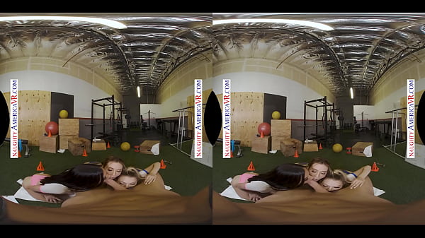 Naughty America - Aiden Ashley, Jazmin Luv e Lily Larimar sorprendono il loro personal trainer con le loro 3 fighe bagnate