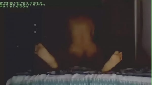 Esposa devora comedor enquanto corno assiste do trabalho