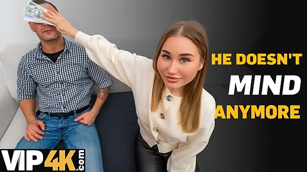 Une ado sauvage et chaude s'exhibe - Shaved_pussy