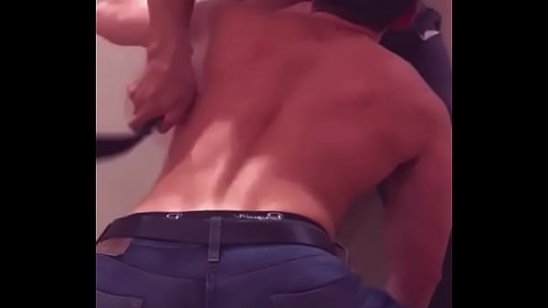 DESPUES DE UNAS COPAS EN EL BAR EL HETERO ME COJE EN SU CASA