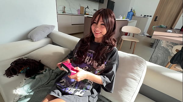 Minimädchen wird in ihrem Haus hart gefickt