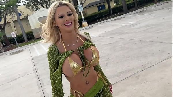 性感青少年玩得很开心 - 华丽