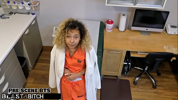 El culo de Kalani Luana recibe un chorro de semen