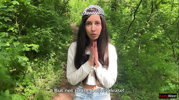 Ho beccato una ragazza che disegnava graffiti e l'ho scopata nella foresta - Sborrata in mutandine