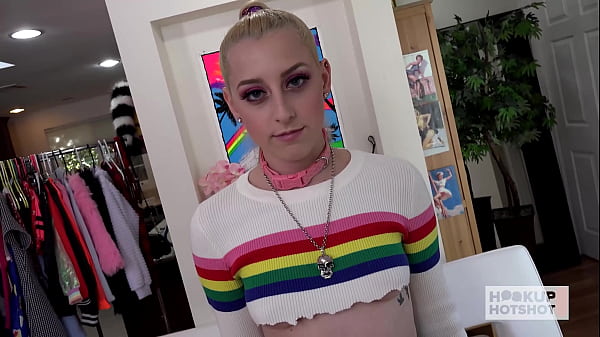 La figa di Melody Parker sgorga forte mentre Bryan Gozzling le martella la fica!