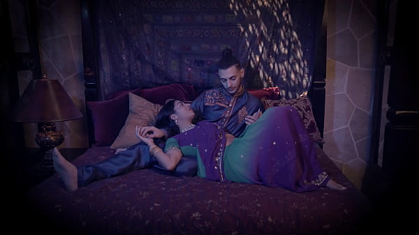 La reine Jasmine et le prince - Jasmine Sherni et Adonis se reproduisent pour Play Films