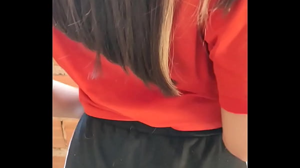 MI VECINA ACABA DE TERMINAR CON SU NOVIO Y ME LLAMÓ PARA HACER RETOS TERMINÉ FOLLANDOME CASERO LATINA REAL